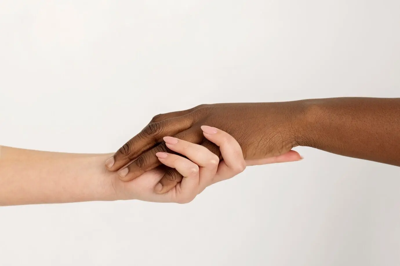 Bitte sende den ursprünglichen Beschreibungstext, den ich auf Deutsch umformulieren soll.