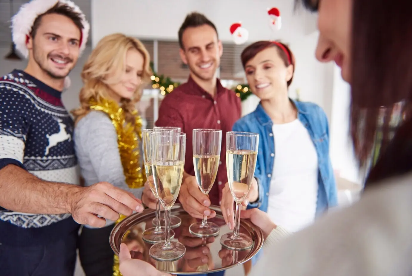 Wir wollen einen Toast auf ein besseres neues Jahr ausbringen.